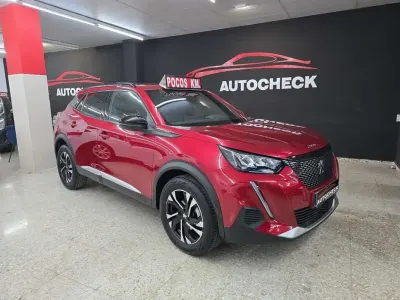 Usado Peugeot 2008 Allure 131 CV (96 kW) 2022 Rojo SUV