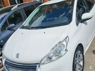 Usado Peugeot 208 Style 82 CV (60 kW) 2015 Blanco Utilitario