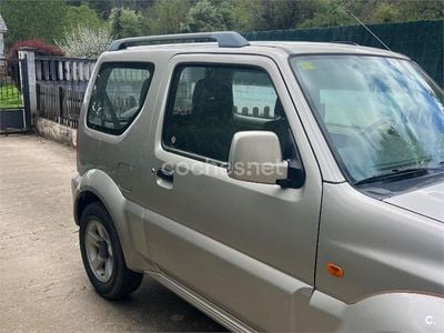 Usado Suzuki Jimny 85 CV (62 kW) 2007 Gris / plata SUV