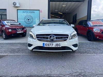 Usado Mercedes A180 Urban 109 CV (80 kW) 2014 Blanco Berlina