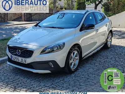 Usado Volvo V40 CC Momentum 120 CV (88 kW) 2016 Blanco Familiar