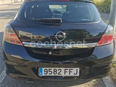 Usado Opel Astra GTC Sport 105 CV (77 kW) 2006 Negro Berlina