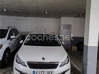 Usado Peugeot 308 SW Active 120 CV (88 kW) 2016 Blanco Familiar