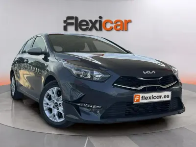 Usado Kia Ceed 136 CV (100 kW) 2023 Gris Utilitario