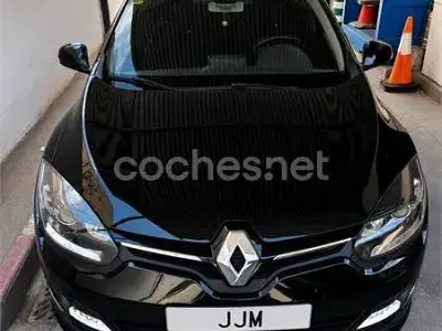 Usado Renault Mégane LIMITED 115 CV (84 kW) 2015 Negro Berlina