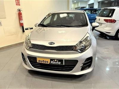 Usado Kia Rio 84 CV (61 kW) 2017 Plateado Utilitario