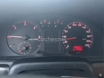 Usado Audi A4 110 CV (80 kW) 1998 Azul Berlina
