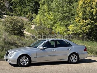 Usado Mercedes E270 Avantgarde 170 CV (125 kW) 2003 Gris / plata Berlina