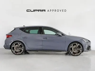 Usado Cupra Leon VZ 245 CV (180 kW) 2023 Gris / plata Berlina