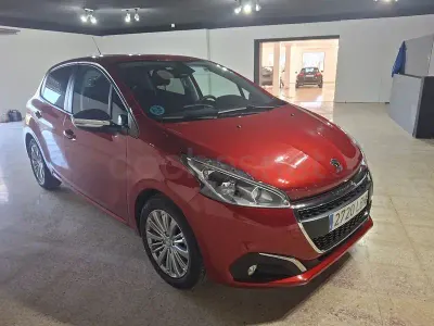 Używany Peugeot 208 Active 82 KM (60 kW) 2019 Czerwony Hatchback