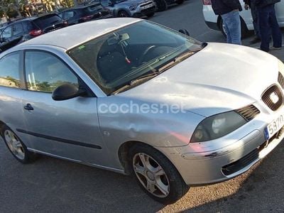 Usado Seat Ibiza 100 CV (73 kW) 2005 Gris / plata Utilitario