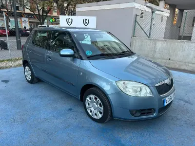 Usado Skoda Fabia 60 CV (44 kW) 2009 Azul Berlina