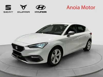 Usado Seat Leon Style 116 CV (85 kW) 2025 Blanco Berlina