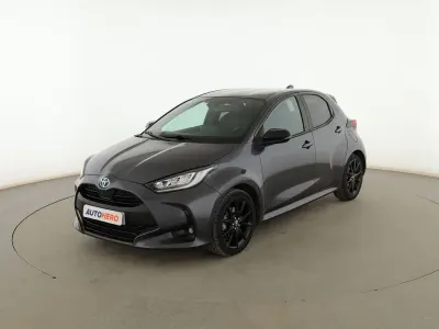 Usado Toyota Yaris Style 116 CV (85 kW) 2022 Gris Utilitario