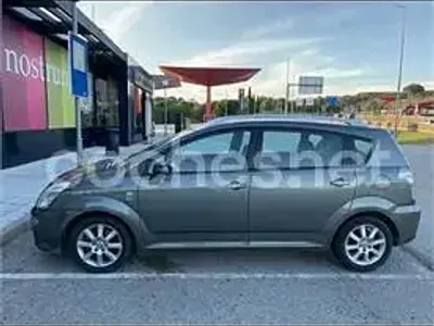 Usado Toyota Corolla Verso Luna 116 CV (85 kW) 2004 Gris / plata Monovolumen