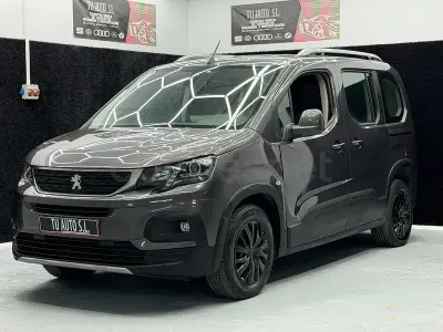 Usado Peugeot Rifter Allure 100 CV (73 kW) 2019 Gris / plata Monovolumen