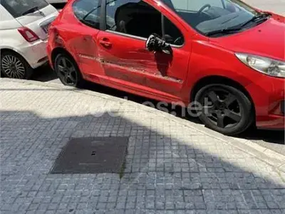 Usado Peugeot 207 Active 92 CV (67 kW) 2012 Rojo Berlina