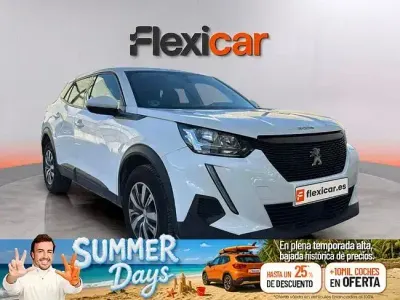 Usado Peugeot 2008 Active 110 CV (80 kW) 2021 Gris SUV