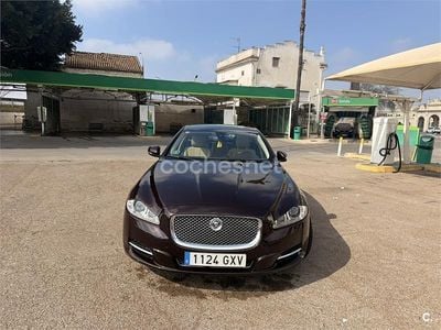 Usado Jaguar XJ Premium Luxury 385 CV (283 kW) 2010 Granate Berlina