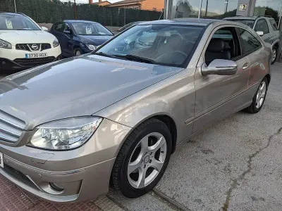 Usado Mercedes CLC220 150 CV (110 kW) 2009 Beige Coupe