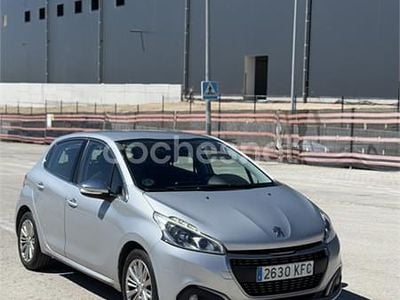Usado Peugeot 208 Allure 110 CV (80 kW) 2017 Gris / plata Utilitario