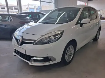 Käytetty Renault Scénic III Dynamique 110 HP (80 kW) 2014 Valkoinen Tila-auto