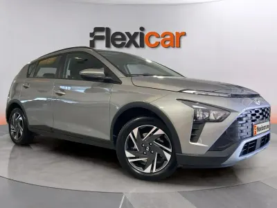Usado Hyundai Bayon 84 CV (61 kW) 2022 Gris SUV