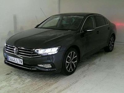 Gris Usado 2021 VW Passat Executive Berlina | 19.499 € (Precio justo)