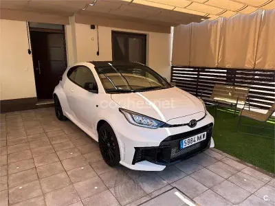 Usado Toyota Yaris 280 CV (205 kW) 2026 Blanco Utilitario