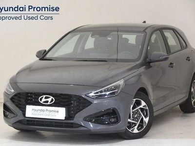 Usado Hyundai i30 120 CV (88 kW) 2024 Gris / plata Berlina