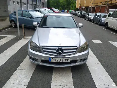 Usado Mercedes C220 Avantgarde 150 CV (110 kW) 2007 Gris / plata Berlina
