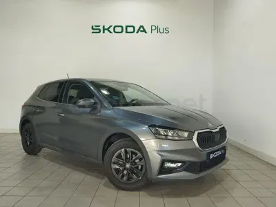 Usado Skoda Fabia Selection 95 CV (69 kW) 2025 Gris Utilitario