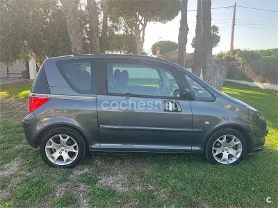 Usado Peugeot 1007 Sport 110 CV (80 kW) 2009 Negro Monovolumen