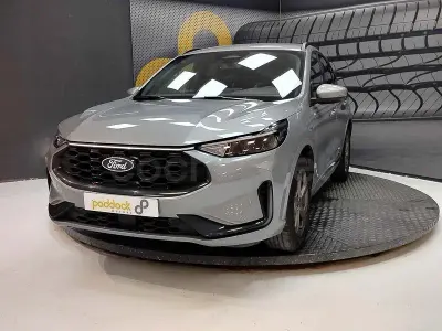 Usado Ford Kuga ST-Line 150 CV (110 kW) 2025 Gris / plata SUV