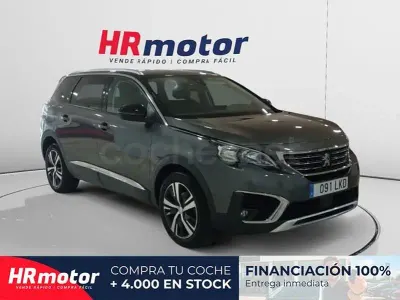 Usado Peugeot 5008 Allure 130 CV (95 kW) 2020 Gris / plata SUV