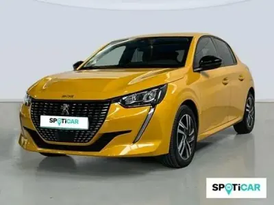 Usado Peugeot 208 Allure 100 CV (73 kW) 2022 Amarillo Utilitario