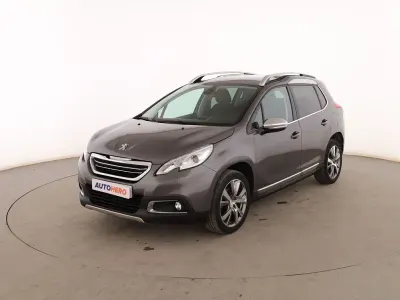 Usado Peugeot 2008 Allure 100 CV (73 kW) 2015 Gris SUV