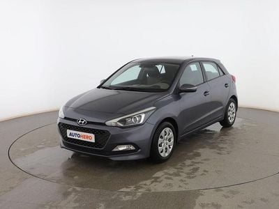 Usado Hyundai i20 85 CV (62 kW) 2018 Gris Berlina