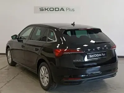 Usado Skoda Scala Selection 115 CV (84 kW) 2024 Negro Utilitario
