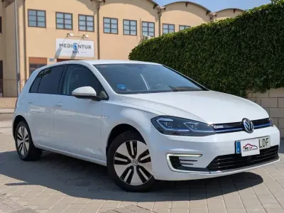 Begagnad VW e-Golf 100 kW (136 HK) 2019 Vit Halvkombi