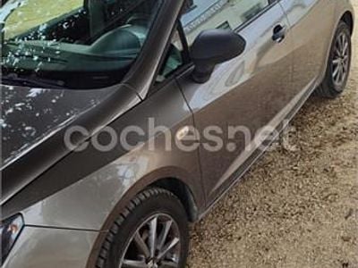 Usado Seat Ibiza I-Tech 90 CV (66 kW) 2015 Gris / plata Berlina