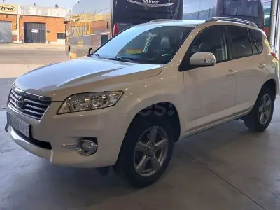 Usado Toyota RAV4 Executive 150 CV (110 kW) 2012 Blanco SUV