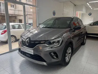 Usado Renault Captur Equilibre 90 CV (66 kW) 2022 Gris / plata SUV