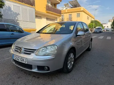 Usado VW Golf VI Highline 105 CV (77 kW) 2008 Gris / plata Utilitario