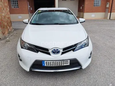 Begagnad Toyota Auris Hybrid
