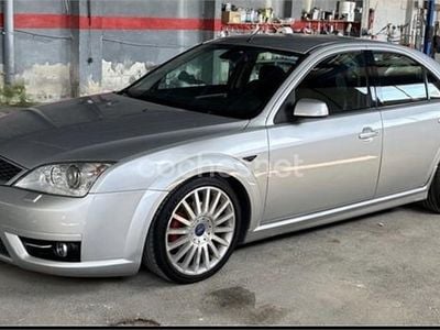 Usado Ford Mondeo ST 220 CV (161 kW) 2003 Gris / plata Berlina