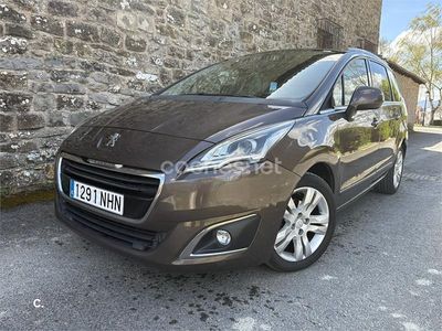 Usado Peugeot 5008 Style 115 CV (84 kW) 2014 Marrón Monovolumen