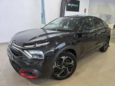 Käytetty Citroën C4 Shine 130 HP (95 kW) 2021 Musta