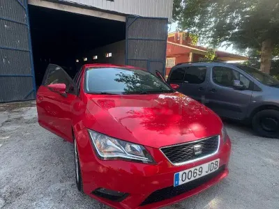 Usado Seat Leon Style 105 CV (77 kW) 2015 Rojo Berlina