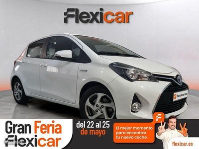 Usado Toyota Yaris Hybrid Active 100 CV (73 kW) 2016 Blanco Berlina